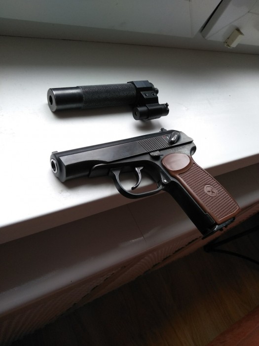 HCyyGYGUNHU.jpg