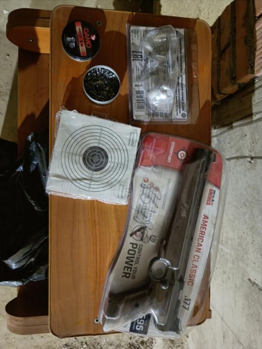 Crosman1377.jpg