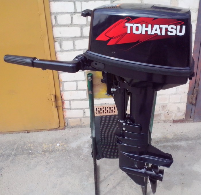 Тохатсу 9.8 купить бу. Лодочный мотор Tohatsu 9.8. Лодочный мотор Тохатсу 9.8 2х тактный. Tohatsu 9.9. Tohatsu 9.8 2-х тактный.
